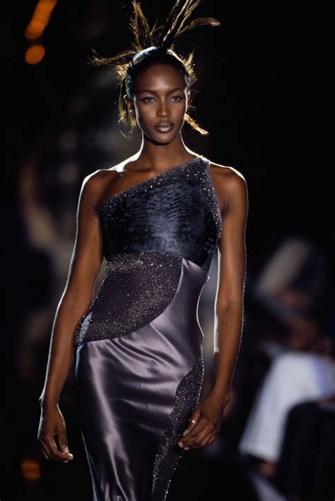 naomi campbell nuda versace|Charting Versace’s History Of Supermodel Moments .